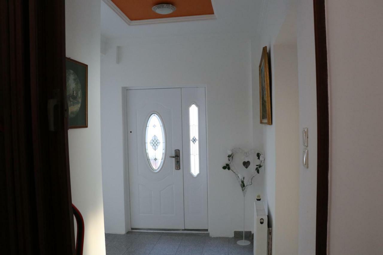 The Lakehouse Villa Neusiedl Am See Wienerstrasse 8 Екстер'єр фото