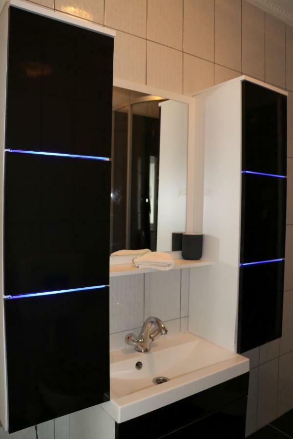 The Lakehouse Villa Neusiedl Am See Wienerstrasse 8 Екстер'єр фото
